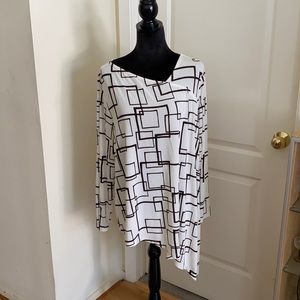 Chico’s Travelers along Sleeve Top. Size 3 (12-14)